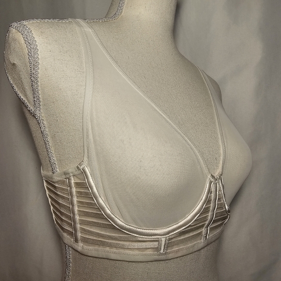 NWT Victoria's Secret White Ribbed Mesh Unlined Underwire Plunge Bra 34B - Picture 4 of 10